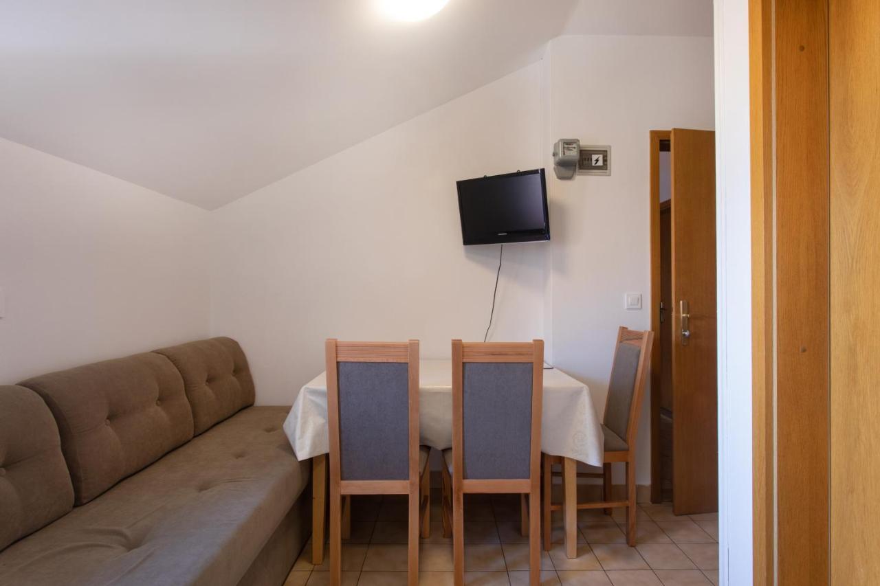 Apartmaji Pri Perotu Изола Экстерьер фото