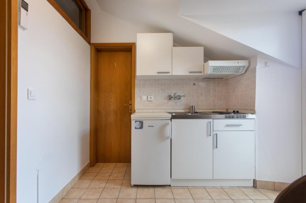 Apartmaji Pri Perotu Изола Экстерьер фото