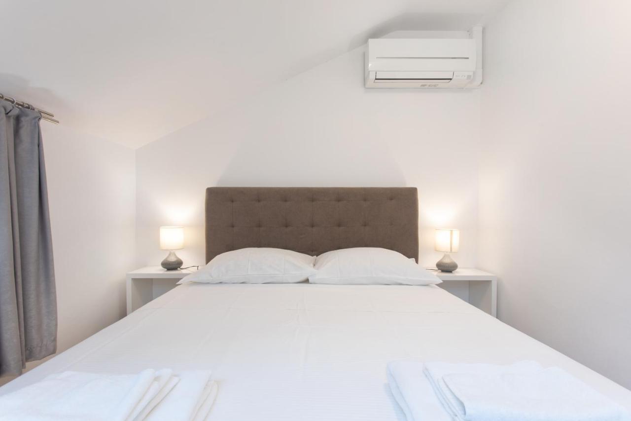 Apartmaji Pri Perotu Изола Экстерьер фото