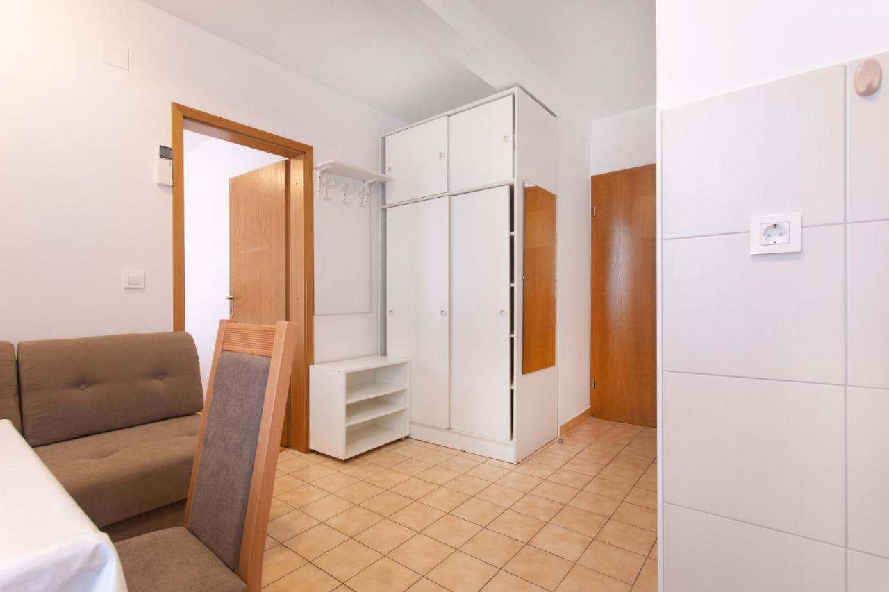 Apartmaji Pri Perotu Изола Экстерьер фото