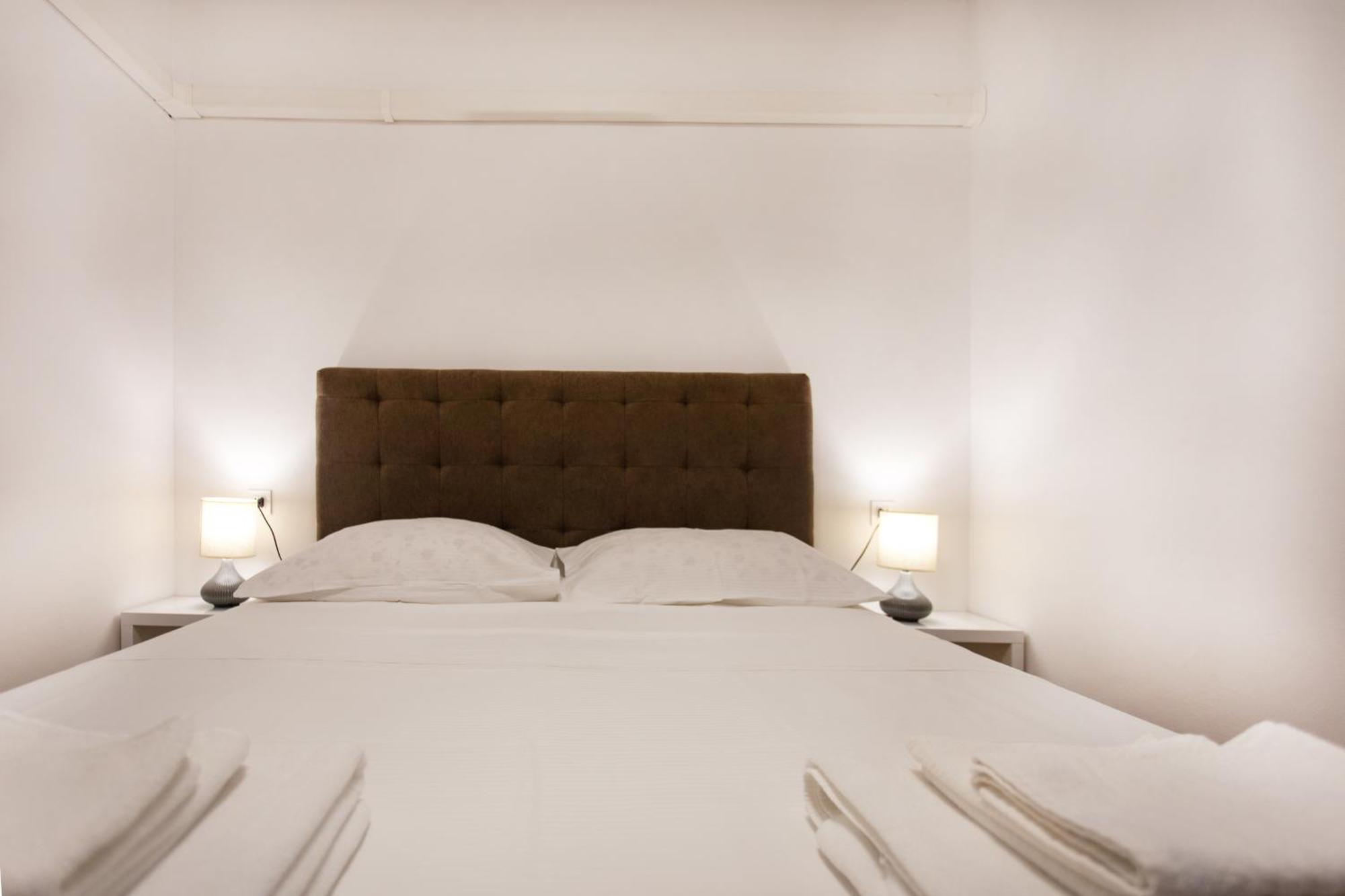 Apartmaji Pri Perotu Изола Экстерьер фото